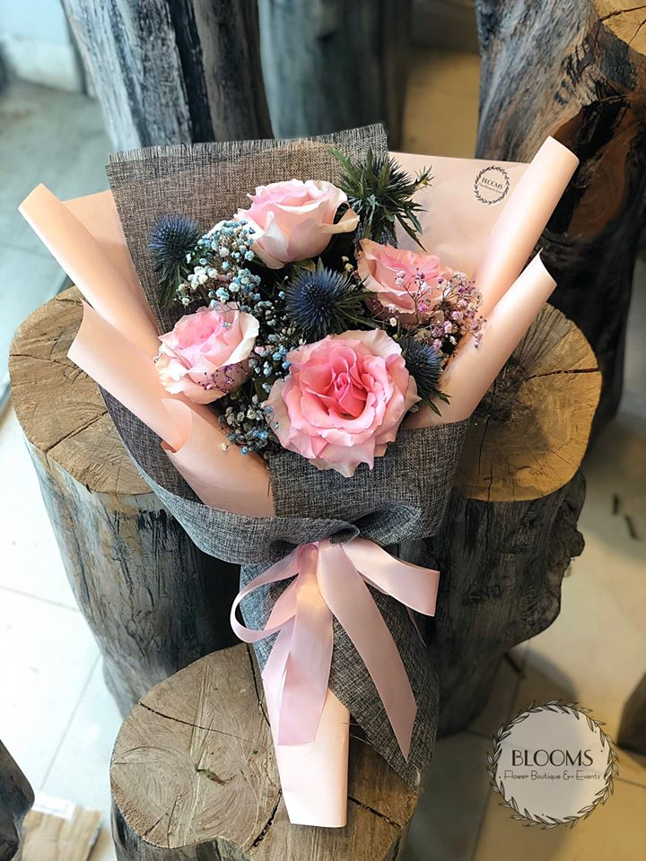 Blooms Flower Boutique & Events mang đến nhiều kiểu dáng hoa độc đáo, mỗi bó hoa là một ý tưởng thu hút khiến mọi khách hàng đều bị cuốn theo mê mẩn