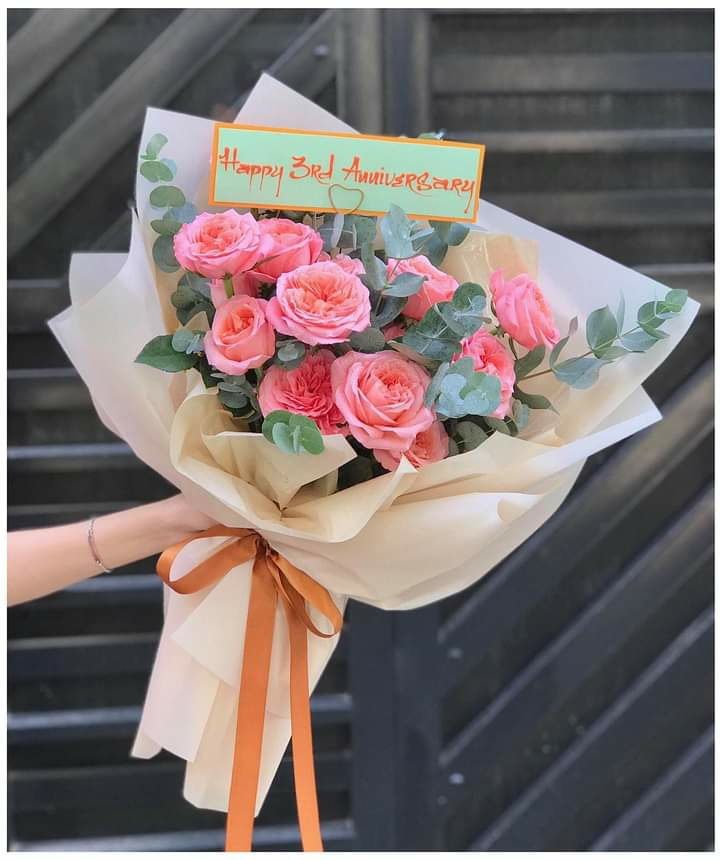 Daily Flowers không chỉ cung cấp dịch vụ hoa tươi đến khách hàng mà còn là nơi gửi gắm tình cảm, trao gửi thông điệp tình yêu