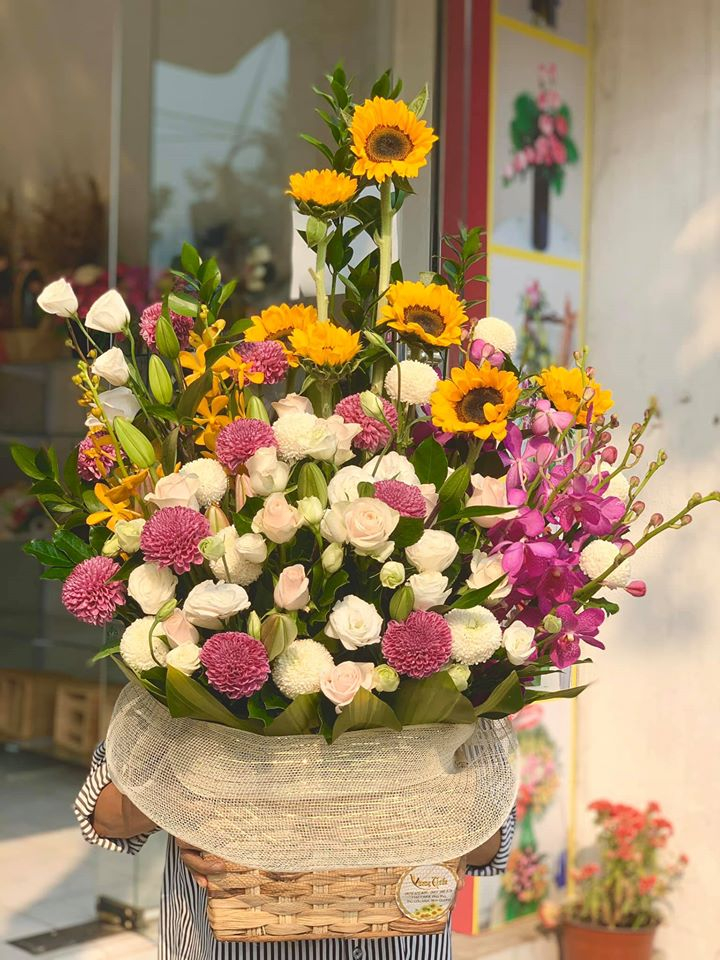 Shop Hoa tươi Vương Trần cung cấp đa dạng các dịch vụ hoa tươi