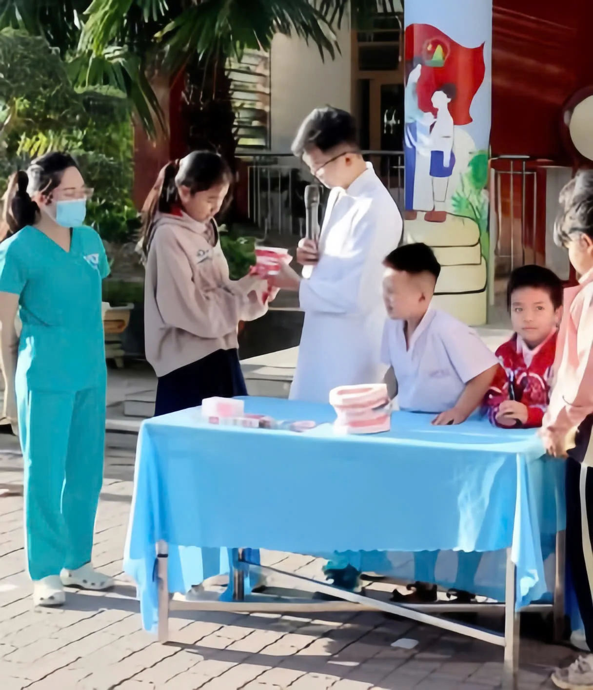 Tư vấn nha khoa học đường trường Tiểu học Hiệp Thành Tư vấn nha khoa học đường trường Tiểu học Hiệp Thành
