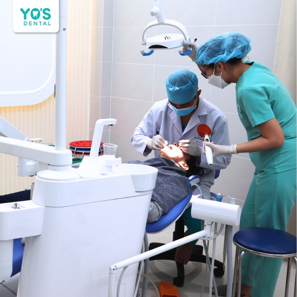 Tái khám định kỳ 6 tháng/lần giúp kiểm tra, xử lý sứt mẻ kịp thời