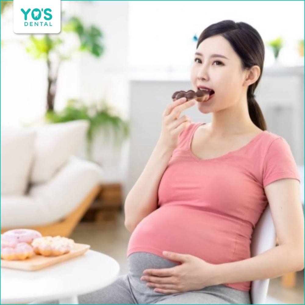 Tình trạng thèm đồ ngọt khi mang thai dễ dẫn đến các vấn đề răng miệng như sâu răng