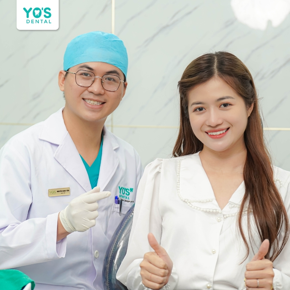 Đội ngũ bác sĩ giàu kinh nghiệm tại Yo's Dental tận tâm tư vấn
