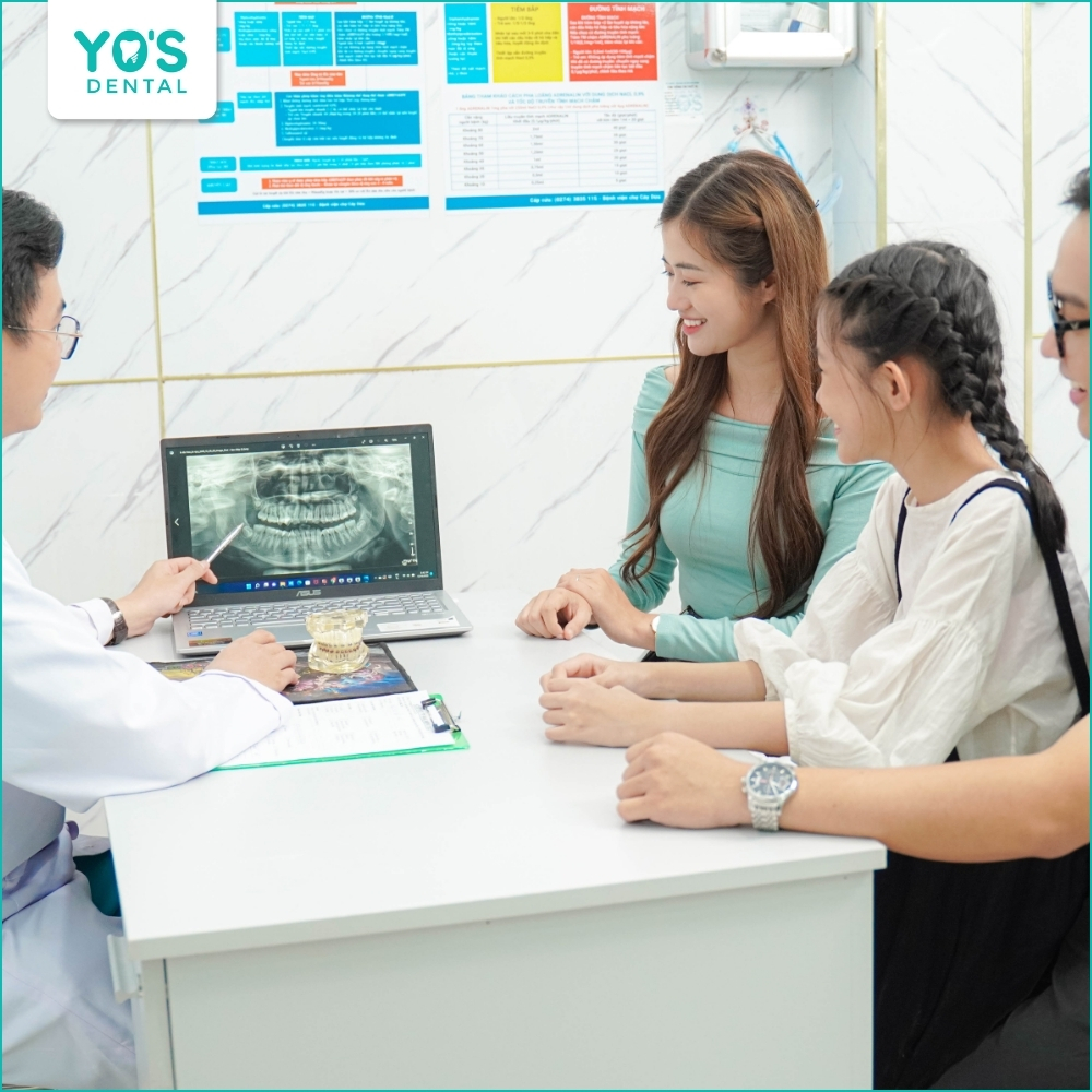 Bác sĩ Yo’s Dental sẽ thăm khám và chẩn đoán tình trạng răng miệng bằng hình ảnh chuyên sâu